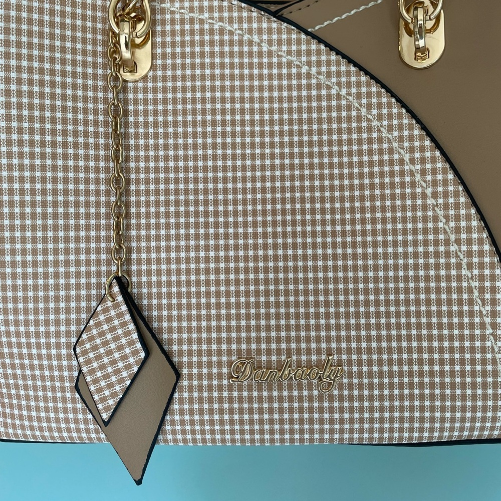 Chic Danbaloy Tan and Cream Satchel Purse  Like New Condition!!! - Picture 4 of 13